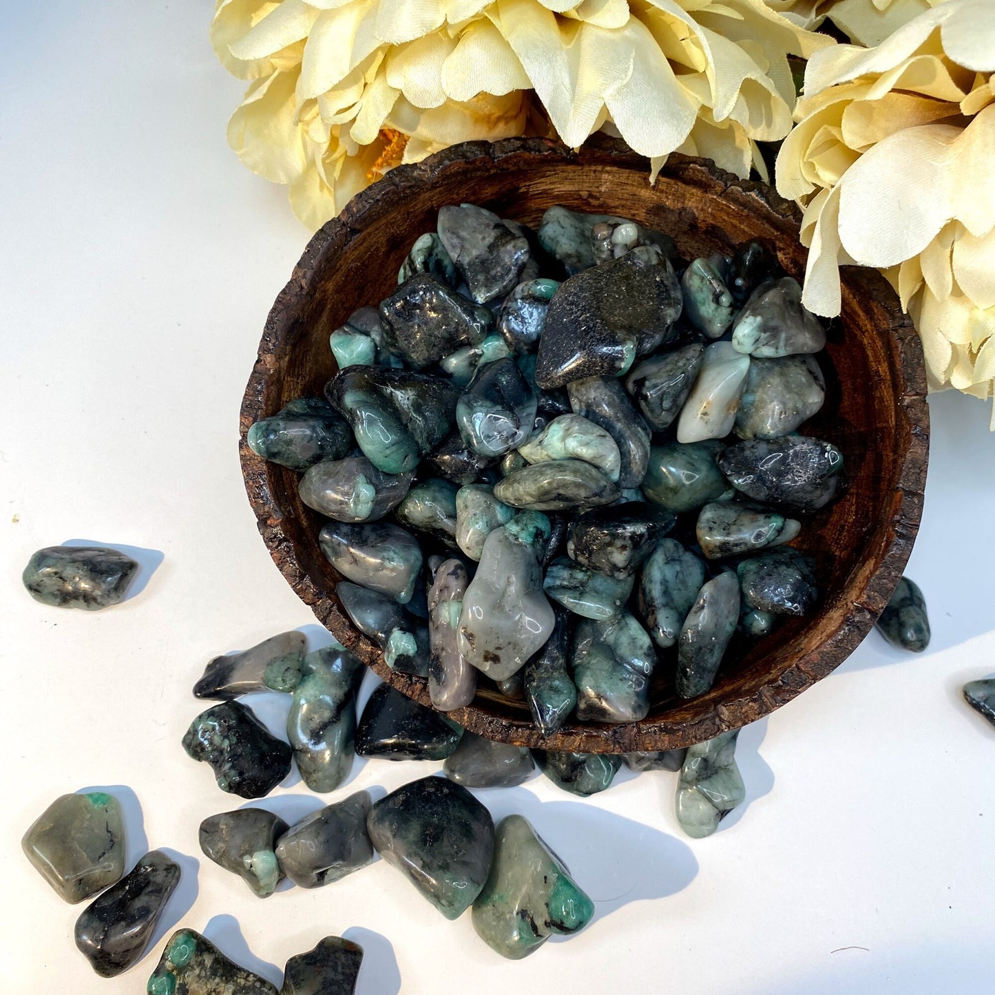 Natural Emerald Crystal - Green Tumbled Stone -  Recovery and Inspiration Crystals - genuine stones for heart chakra