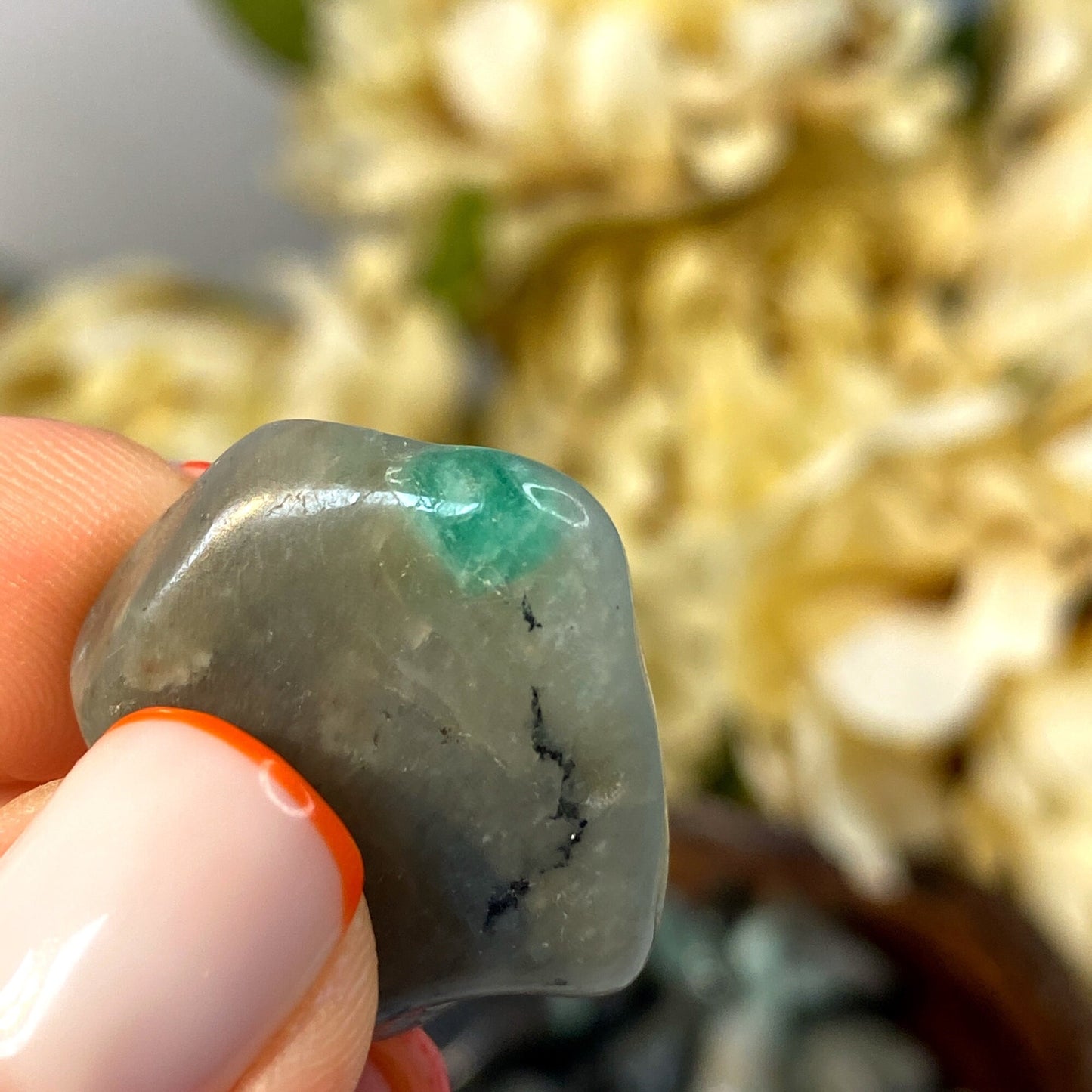Natural Emerald Crystal - Green Tumbled Stone -  Recovery and Inspiration Crystals - genuine stones for heart chakra